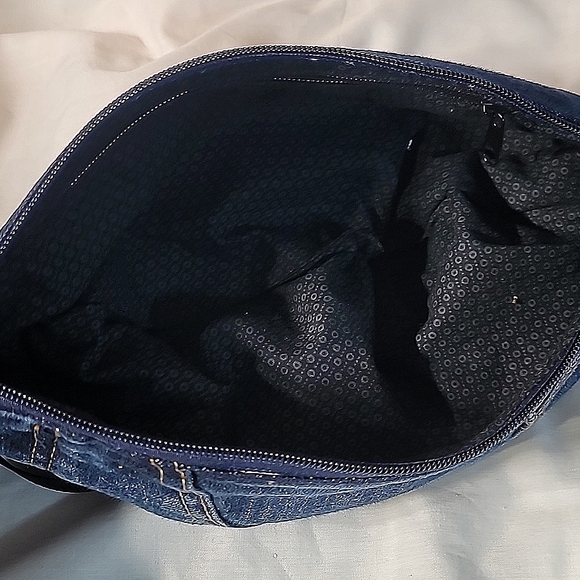 Fanny pack made from upcycled jeans - Picture 4 of 4
